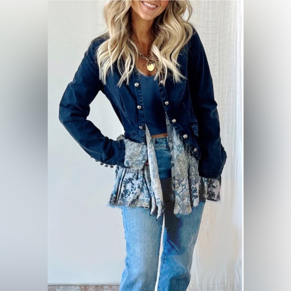 NWOT RUFFLED BUTTON JACKET